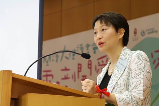 教育局常任秘書長謝凌潔貞為「閱讀薈萃2011」致開幕辭