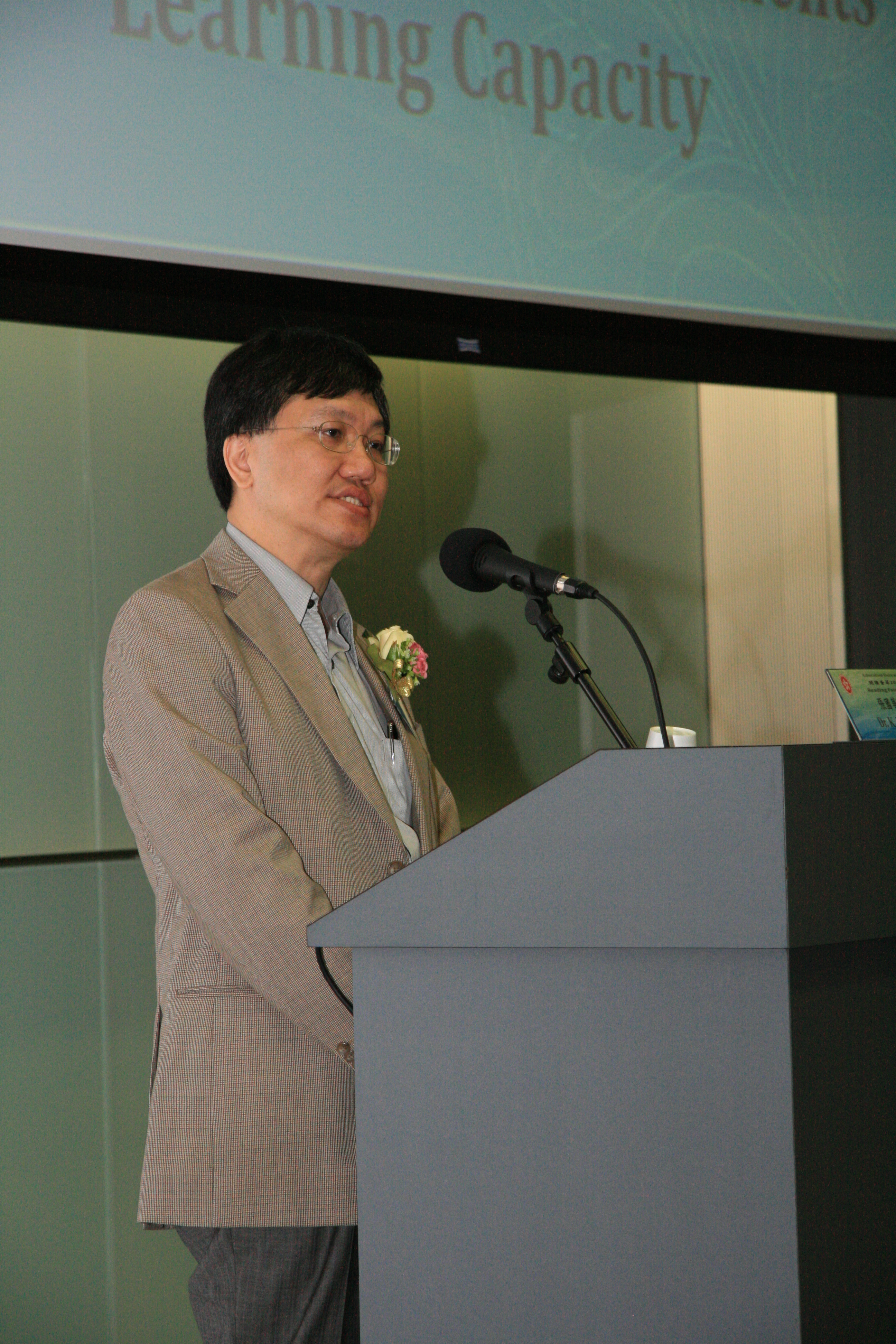 Dr. K. W. CHEUNG, Principal Assistant Secretary (Curriculum Development), gives Opening Remarks in the Reading Fair 2012 - Strategies to Enhance Students' Learning Capacity