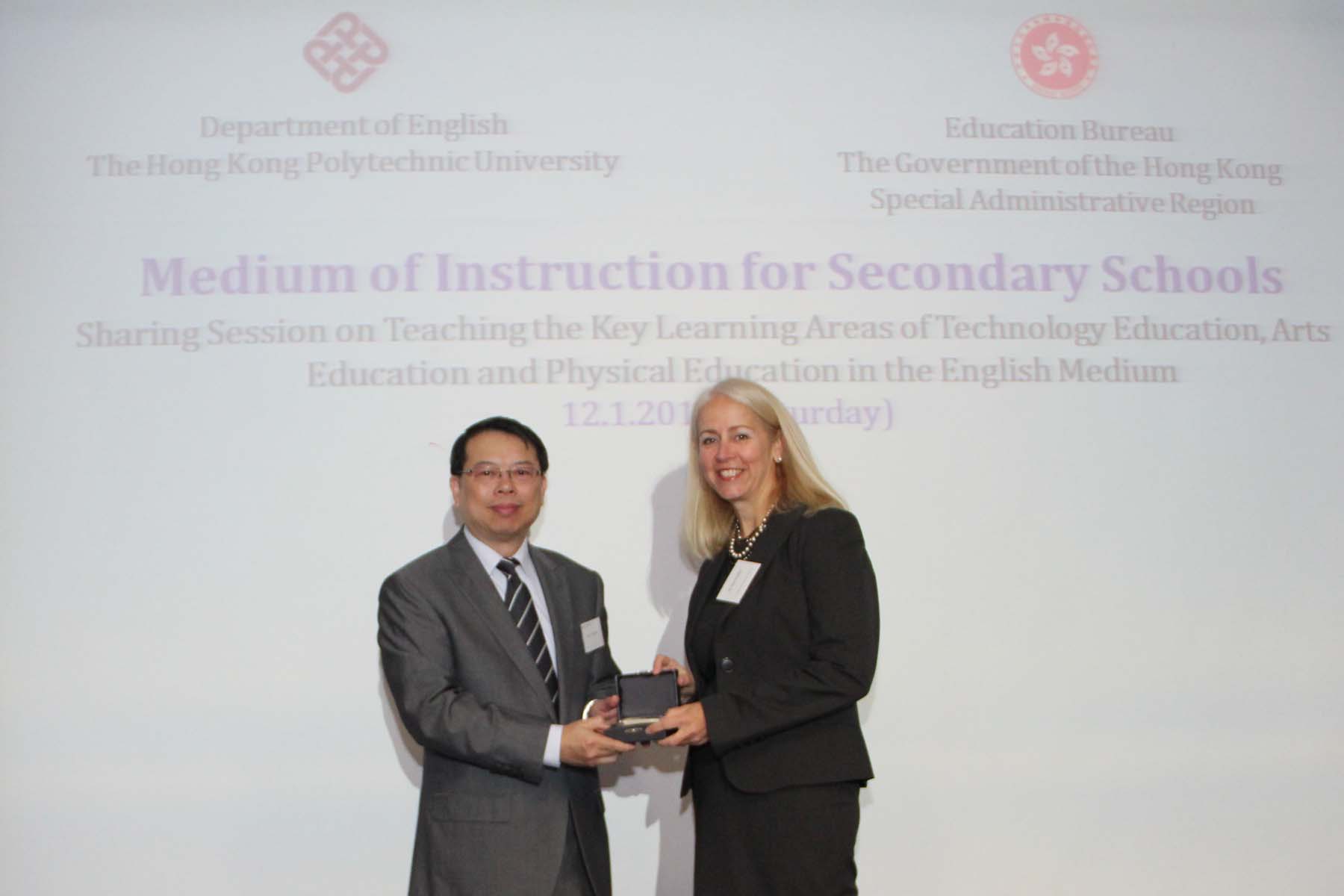 Presenting Souvenirs by Mr P W WAI, Principal Education Officer (Education Commission and Planning), Education Bureau to Dr Gail FOREY, Course Consultant, Associate Professor, Department of English, The Hong Kong Polytechnic University