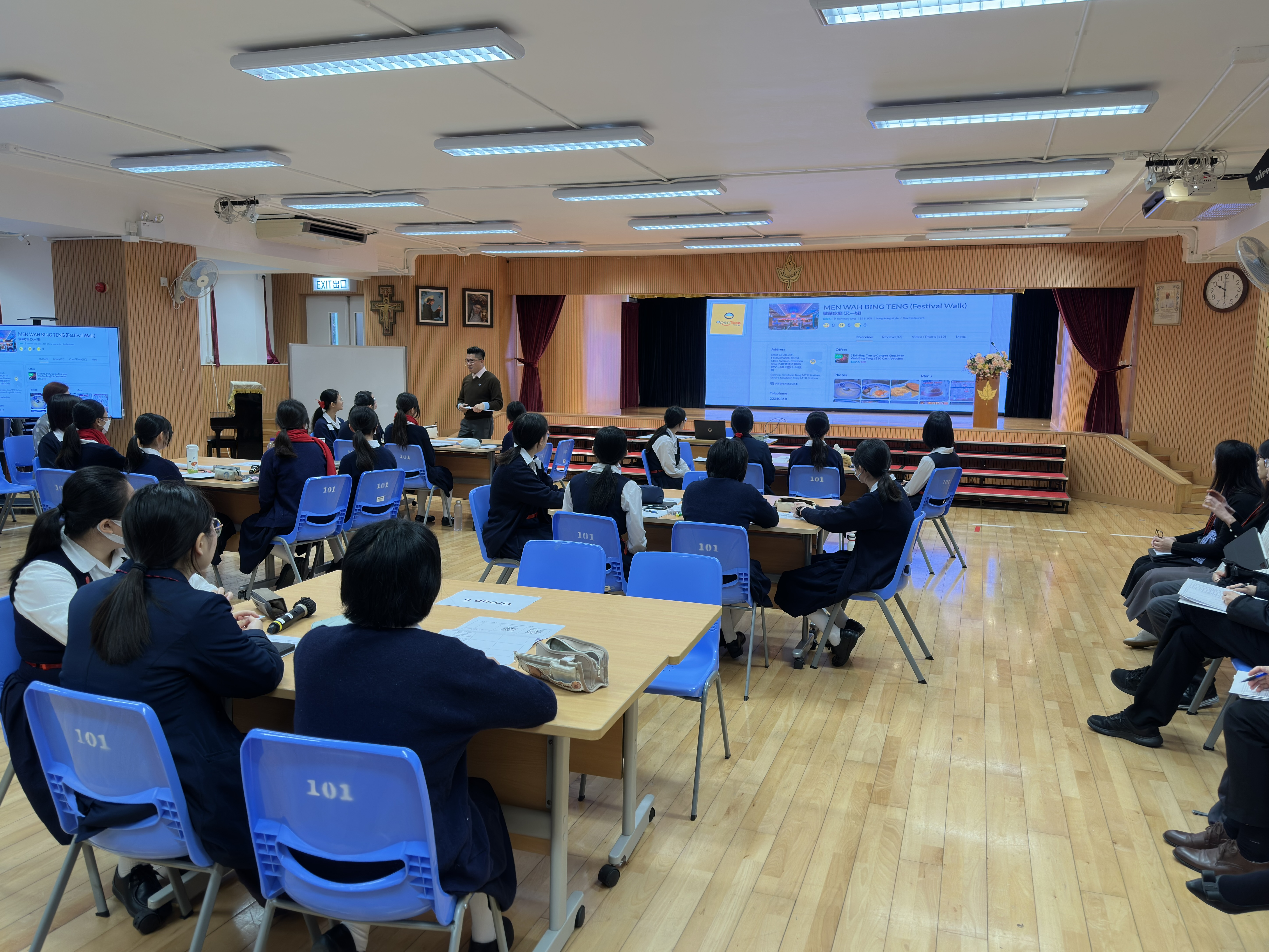 內地交流人員參與聖嘉勒女書院中四級英國語文課的觀課活動。